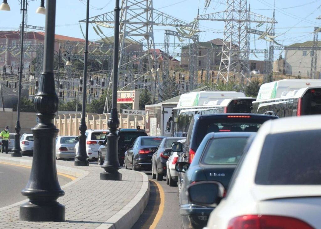 İş saatları dəyişir: Tıxaclar azalacaqmı?